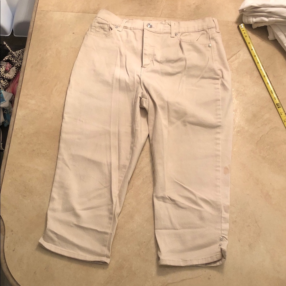 Gloria Vanderbilt Beige Slimming capri Pants sz 10